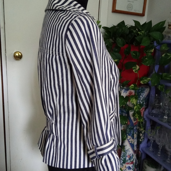 Jacket - Picture 4 of 6